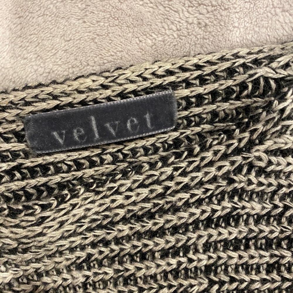 Sweater - Picture 2 of 3